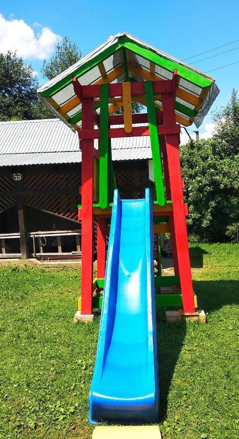 "Різьбярська Садиба" Slavske Luaran gambar