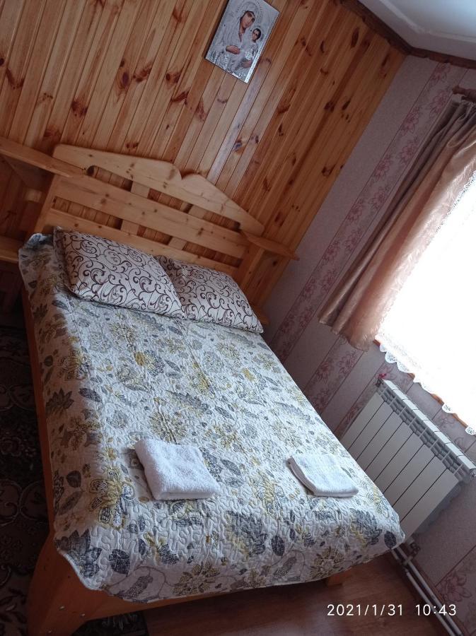 "Різьбярська Садиба" Slavske Luaran gambar