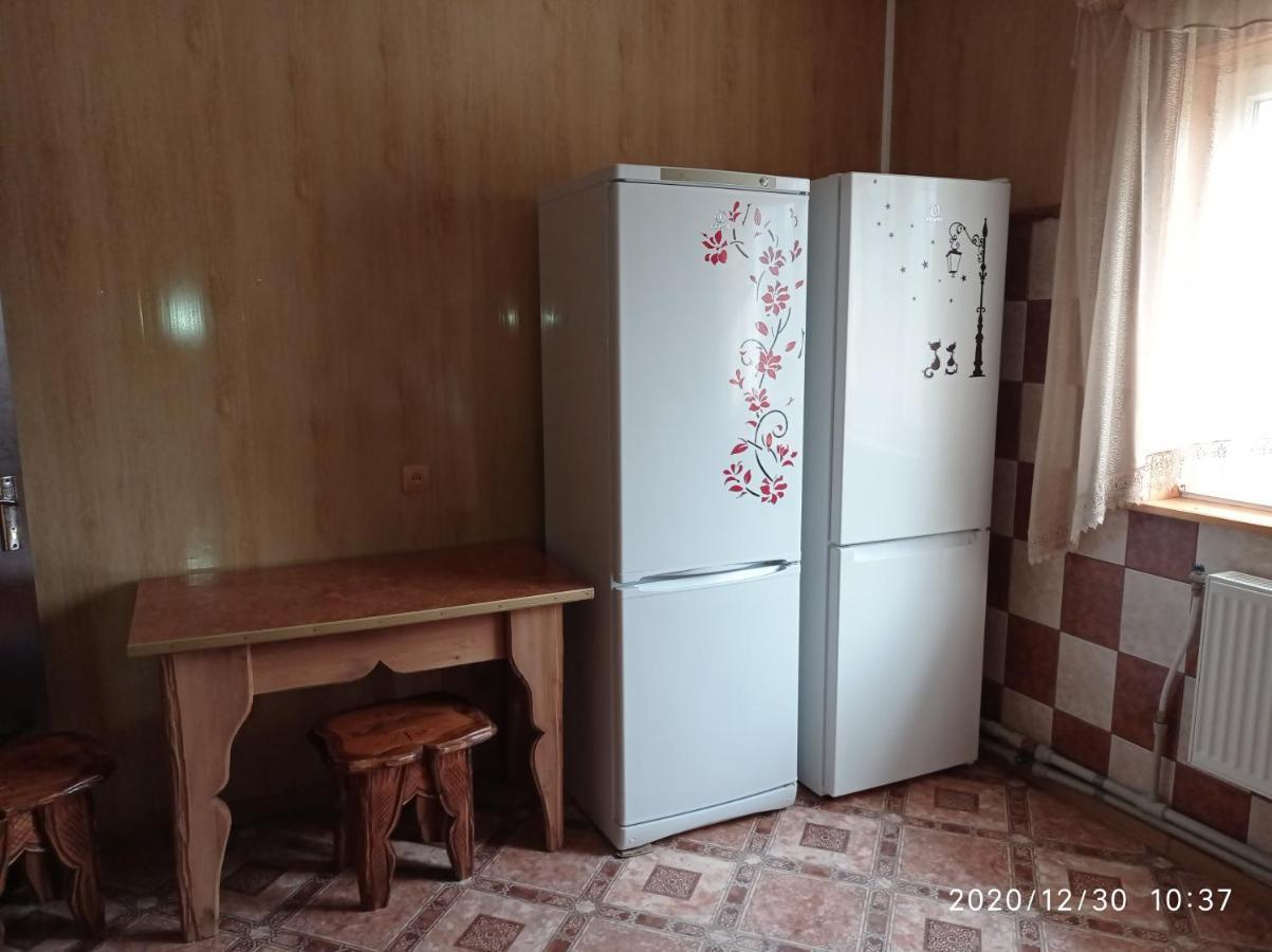 "Різьбярська Садиба" Slavske Luaran gambar