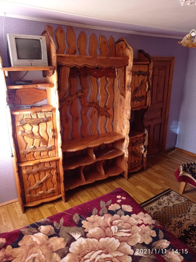 "Різьбярська Садиба" Slavske Luaran gambar