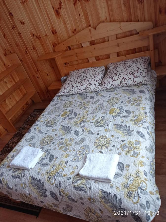"Різьбярська Садиба" Slavske Luaran gambar