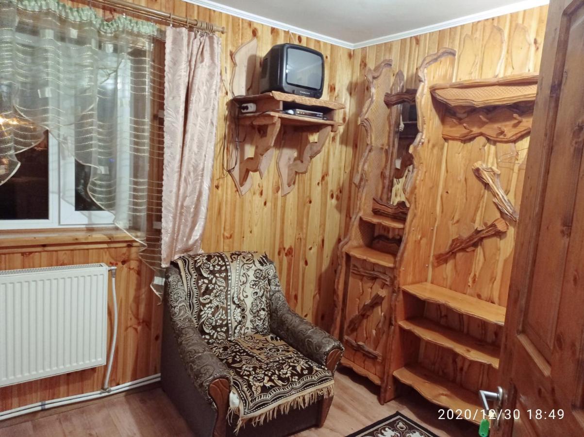"Різьбярська Садиба" Slavske Bilik gambar