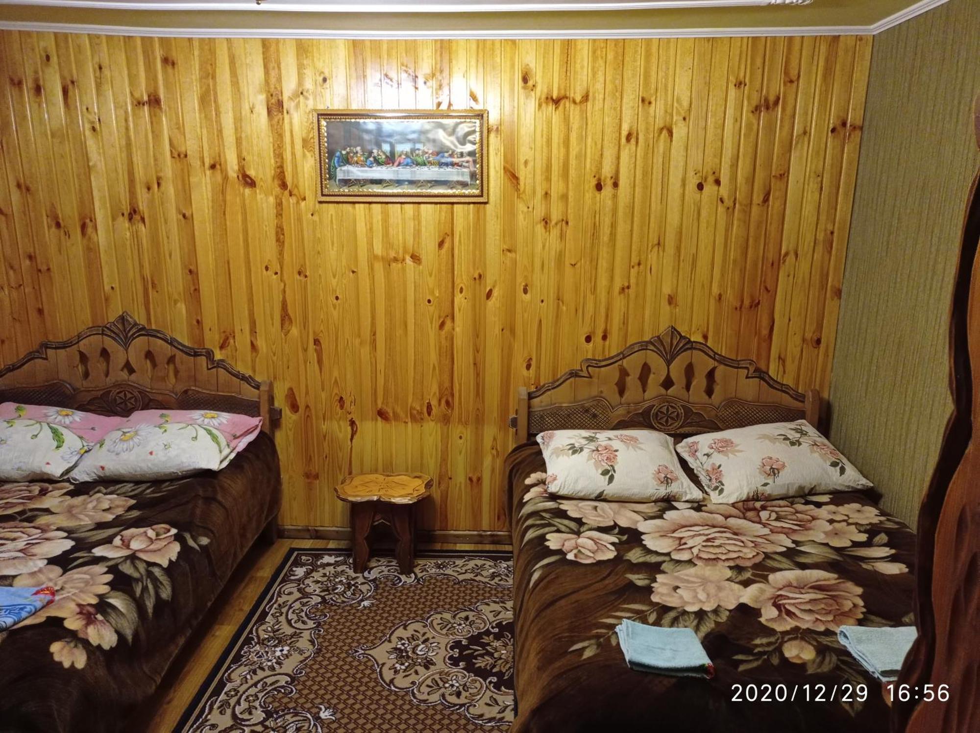 "Різьбярська Садиба" Slavske Bilik gambar