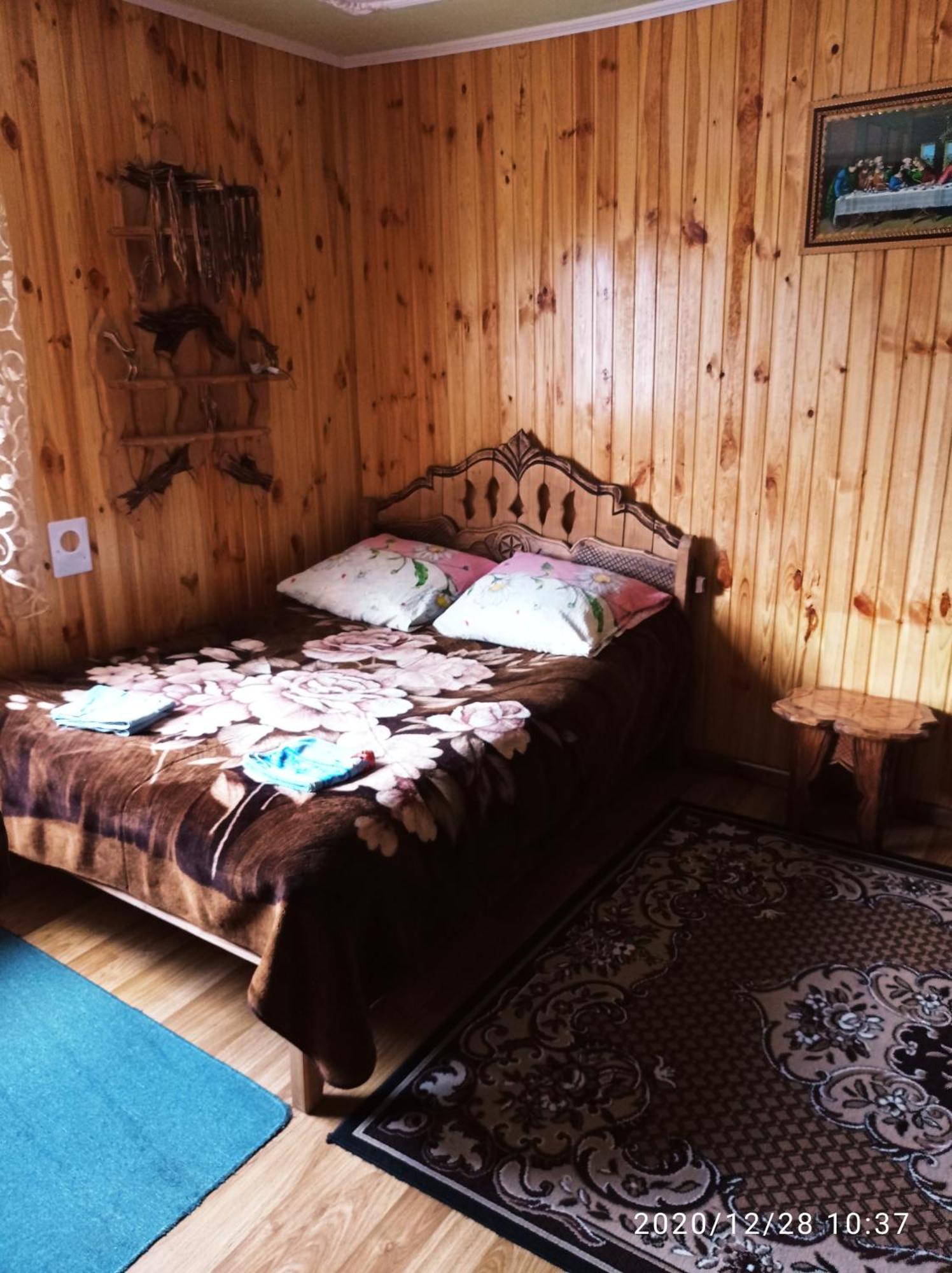 "Різьбярська Садиба" Slavske Bilik gambar