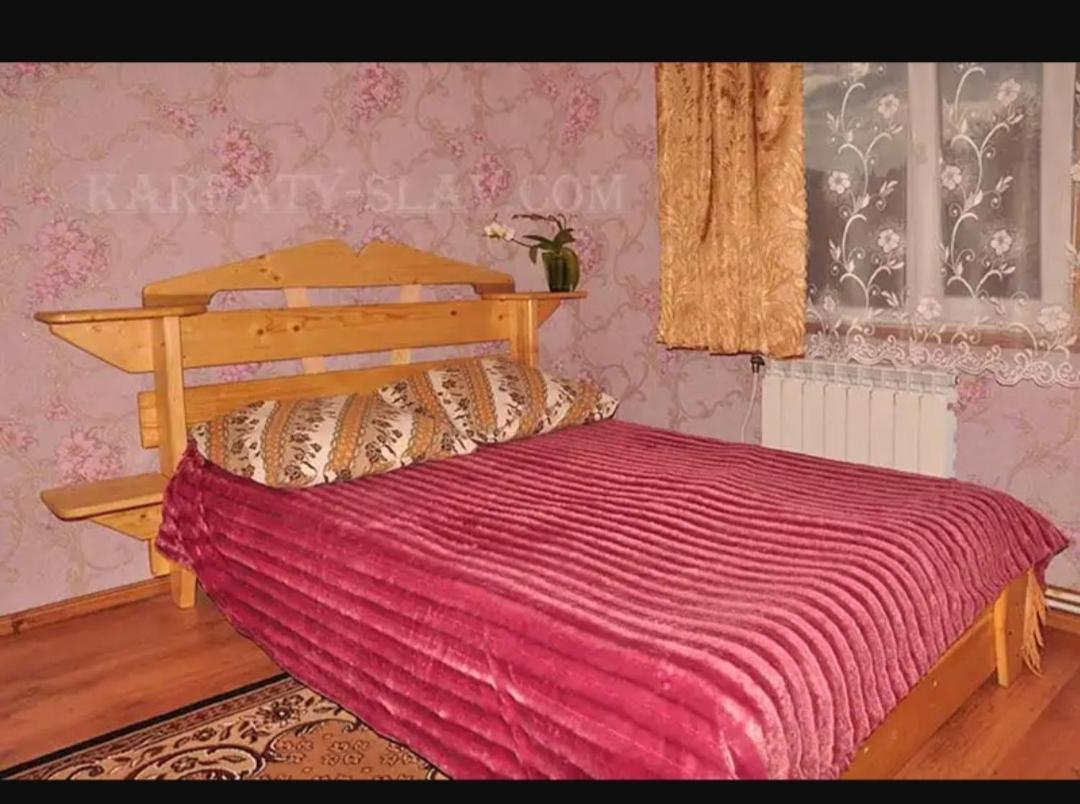 "Різьбярська Садиба" Slavske Luaran gambar