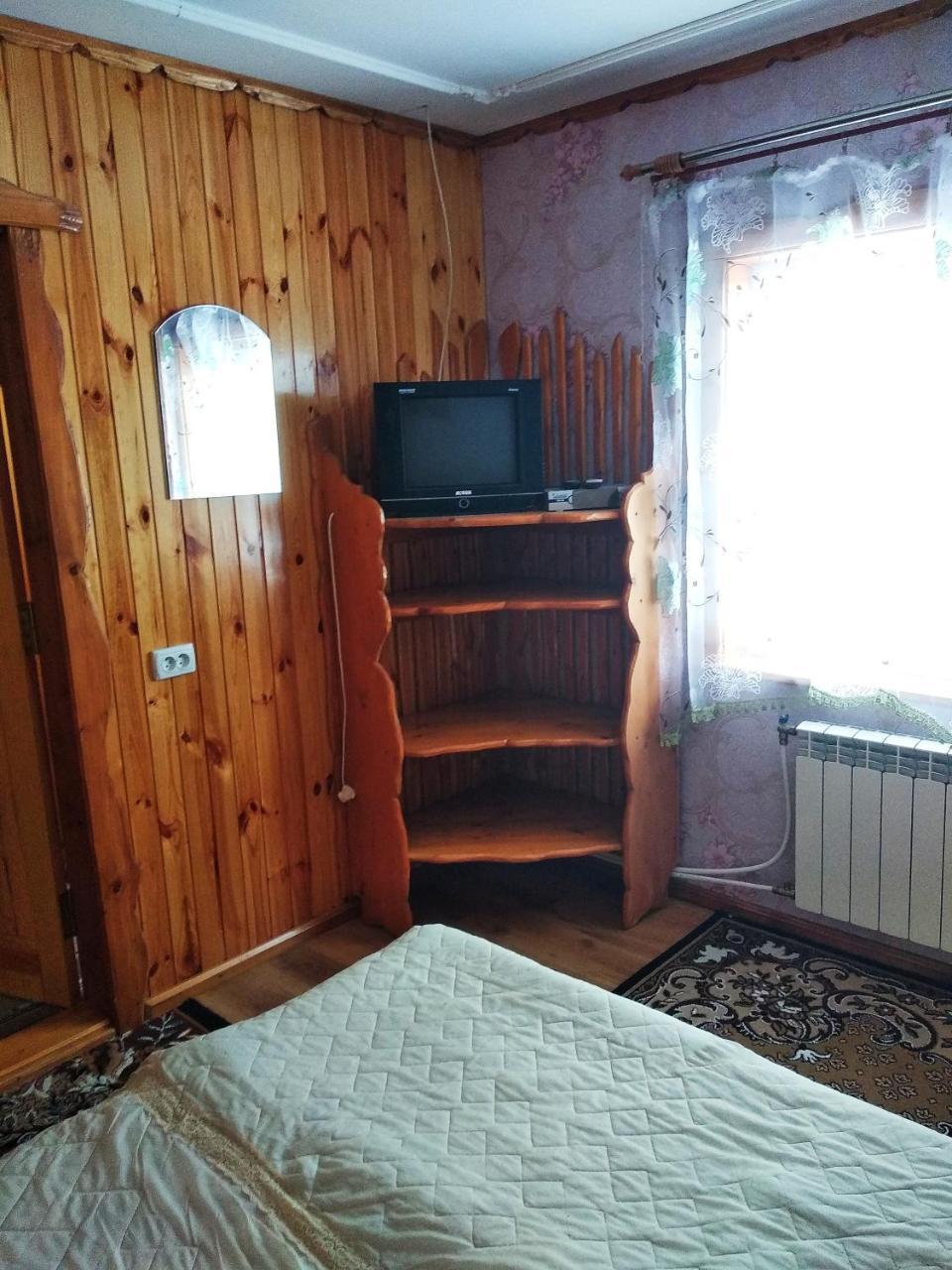 "Різьбярська Садиба" Slavske Luaran gambar