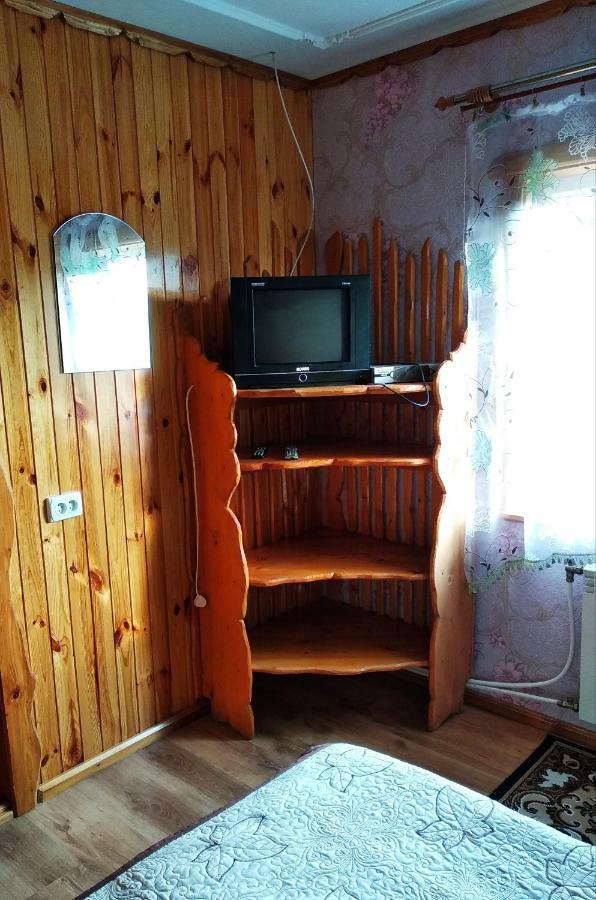"Різьбярська Садиба" Slavske Luaran gambar