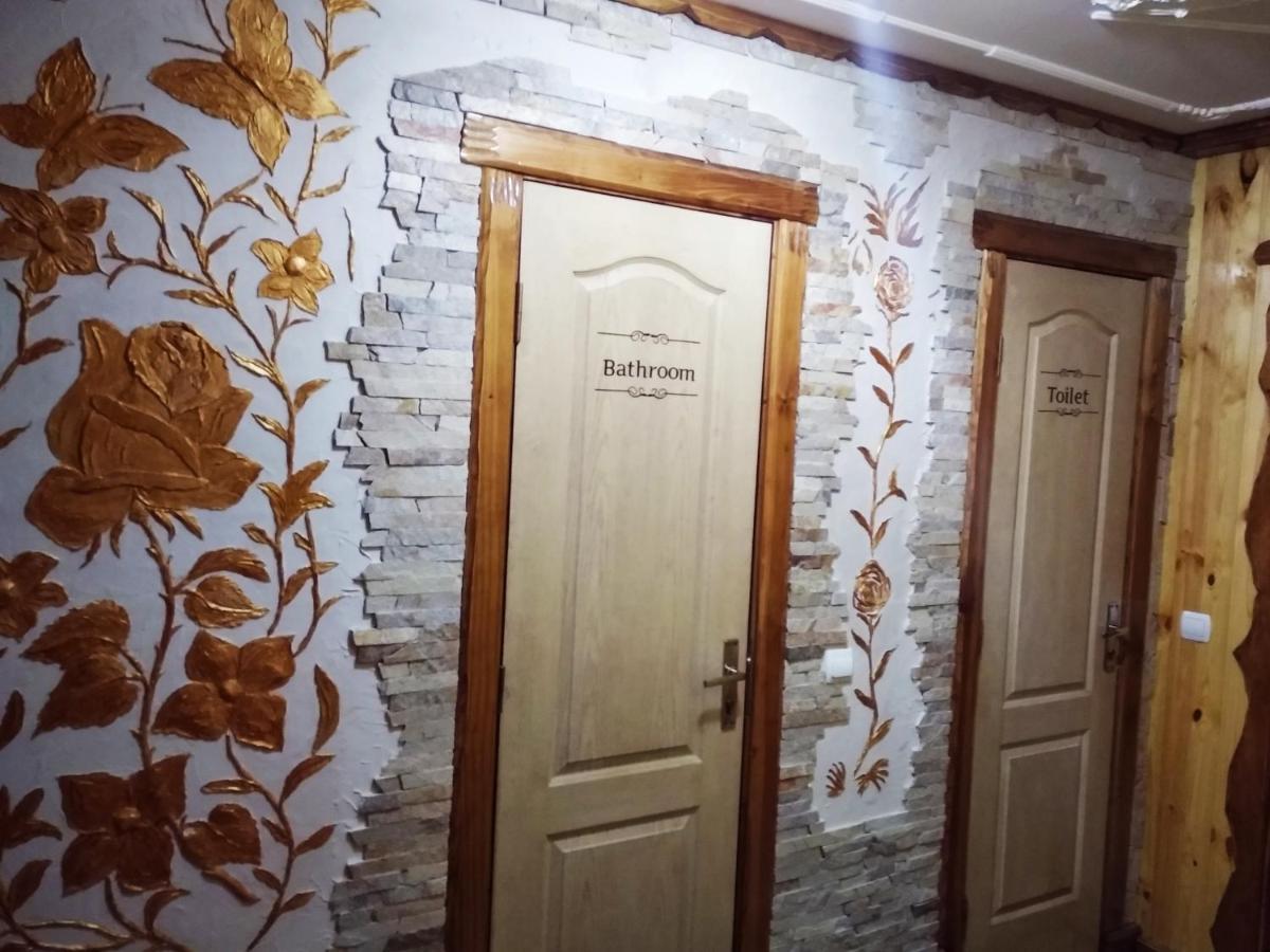 "Різьбярська Садиба" Slavske Luaran gambar