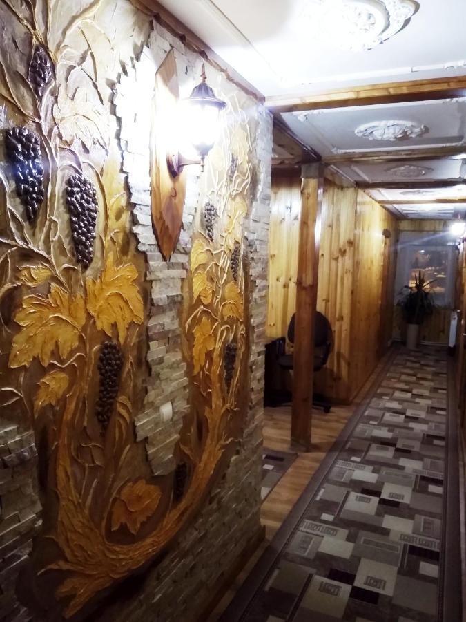 "Різьбярська Садиба" Slavske Luaran gambar